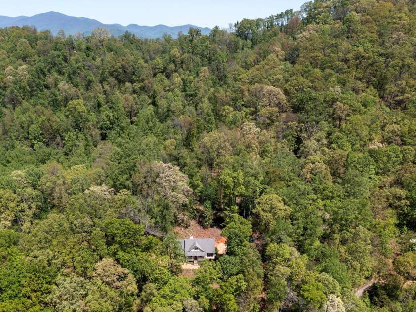 62 Mackenzie Way, Swannanoa, NC 28778.  MLS# CAR4252201, YatesRealty ID 13625. Private Retreat in the Mountains and Close to Town