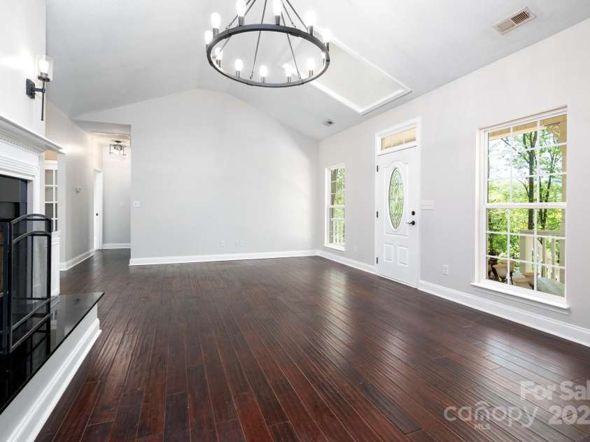 62 Mackenzie Way, Swannanoa, NC 28778.  MLS# CAR4252201, YatesRealty ID 13625. Watch Nature from your Living Room