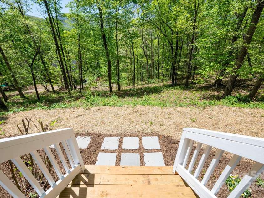 62 Mackenzie Way, Swannanoa, NC 28778.  MLS# CAR4320694, YatesRealty ID 13625. 