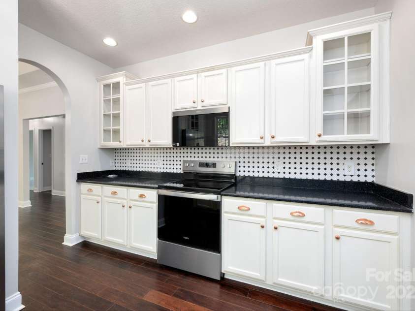 62 Mackenzie Way, Swannanoa, NC 28778.  MLS# CAR4320694, YatesRealty ID 13625. Ample Cabinet Storage Space 