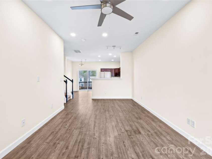 15558 Stronvar House Lane, Charlotte, NC 28277.  MLS# CAR4332532, YatesRealty ID 13626. Living room