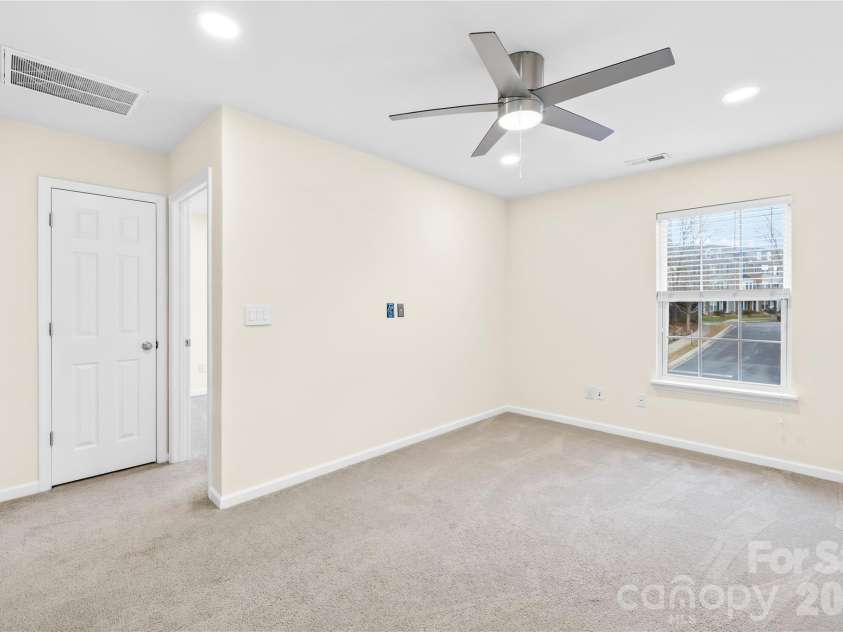 15558 Stronvar House Lane, Charlotte, NC 28277.  MLS# CAR4332532, YatesRealty ID 13626. Loft