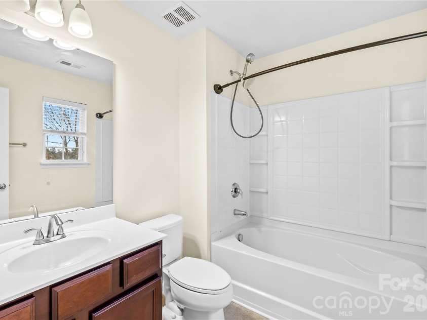 15558 Stronvar House Lane, Charlotte, NC 28277.  MLS# CAR4332532, YatesRealty ID 13626. Secondary bathroom