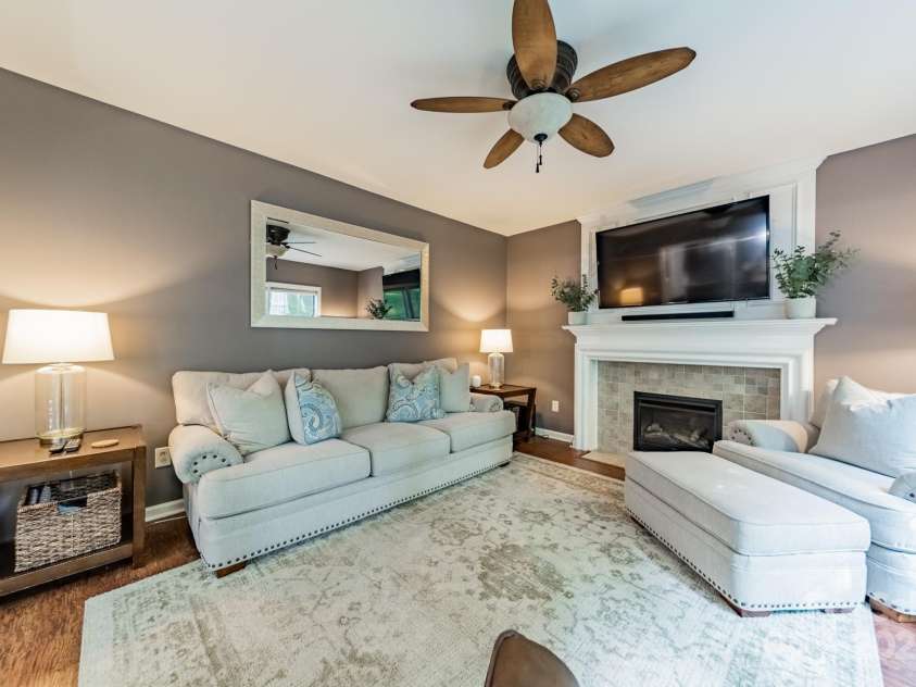 4201 Beauvista Drive, Charlotte, NC 28269.  MLS# CAR4253439, YatesRealty ID 13626. 