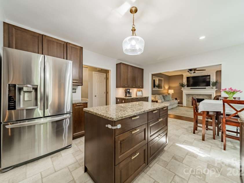 4201 Beauvista Drive, Charlotte, NC 28269.  MLS# CAR4253439, YatesRealty ID 13626. 