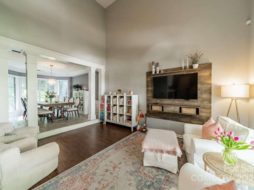 4201 Beauvista Drive, Charlotte, NC 28269.  MLS# CAR4253439, YatesRealty ID 13626. 