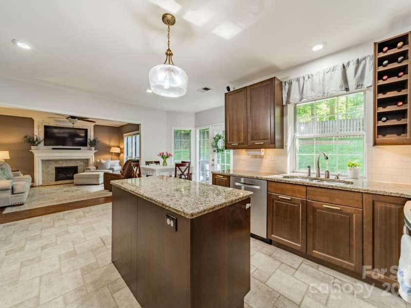 4201 Beauvista Drive, Charlotte, NC 28269.  MLS# CAR4253439, YatesRealty ID 13626. 