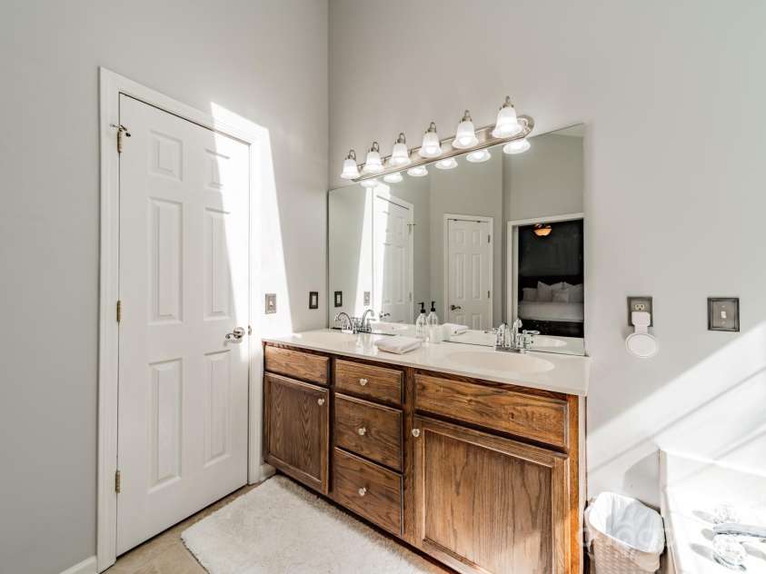 4201 Beauvista Drive, Charlotte, NC 28269.  MLS# CAR4253439, YatesRealty ID 13626. 