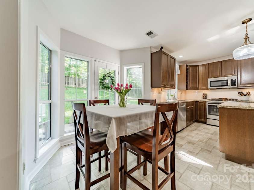 4201 Beauvista Drive, Charlotte, NC 28269.  MLS# CAR4253439, YatesRealty ID 13626. 