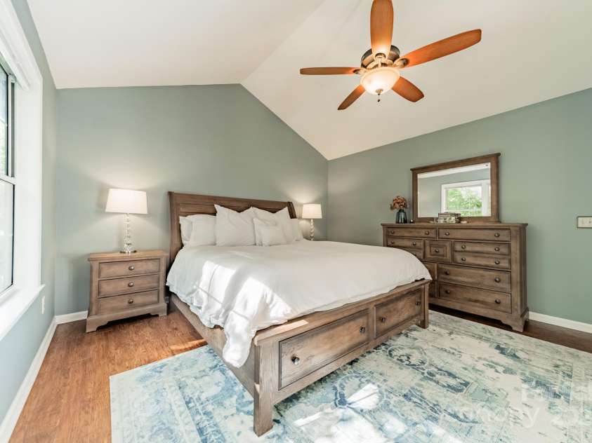 4201 Beauvista Drive, Charlotte, NC 28269.  MLS# CAR4253439, YatesRealty ID 13626. 