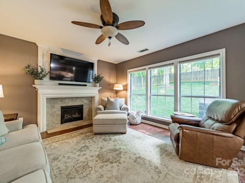 4201 Beauvista Drive, Charlotte, NC 28269.  MLS# CAR4253439, YatesRealty ID 13626. 