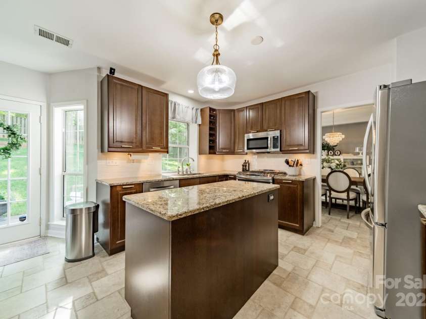 4201 Beauvista Drive, Charlotte, NC 28269.  MLS# CAR4253439, YatesRealty ID 13626. 
