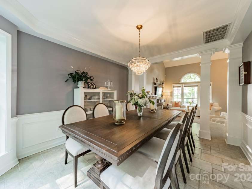 4201 Beauvista Drive, Charlotte, NC 28269.  MLS# CAR4253439, YatesRealty ID 13626. 