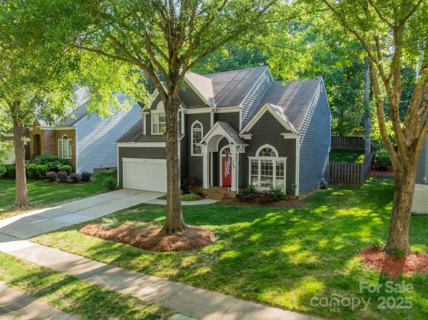 4201 Beauvista Drive, Charlotte, NC 28269.  MLS# CAR4253439, YatesRealty ID 13626. 