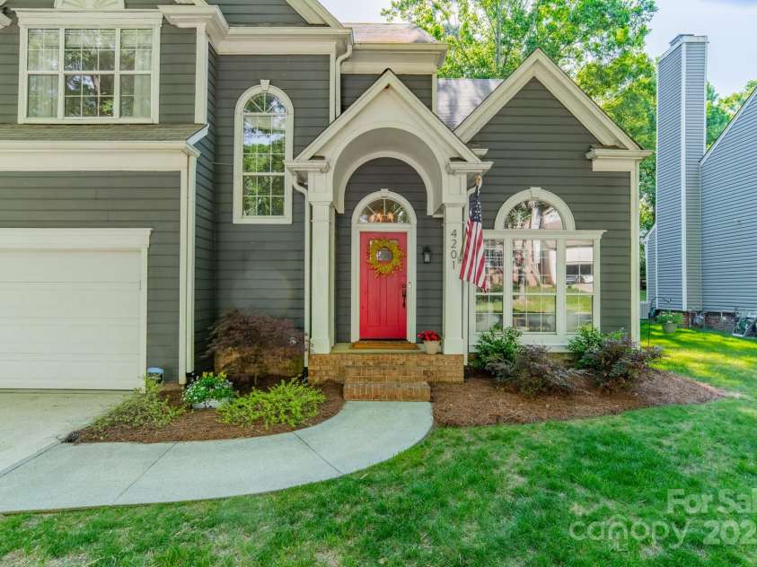 4201 Beauvista Drive, Charlotte, NC 28269.  MLS# CAR4253439, YatesRealty ID 13626. 