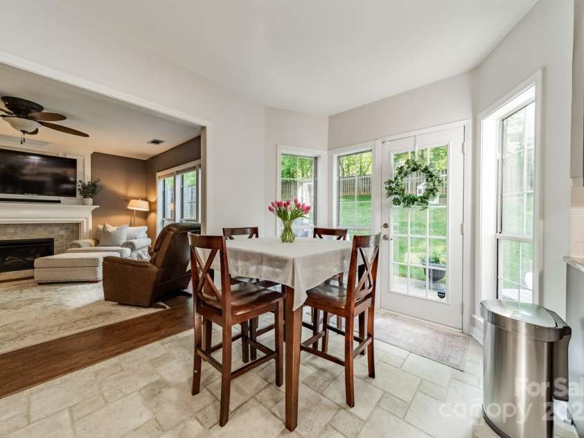 4201 Beauvista Drive, Charlotte, NC 28269.  MLS# CAR4253439, YatesRealty ID 13626. 