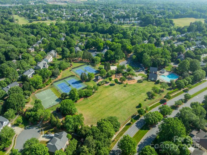 4201 Beauvista Drive, Charlotte, NC 28269.  MLS# CAR4253439, YatesRealty ID 13626. 