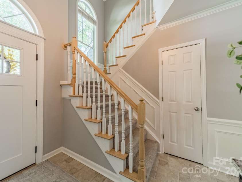 4201 Beauvista Drive, Charlotte, NC 28269.  MLS# CAR4253439, YatesRealty ID 13626. 