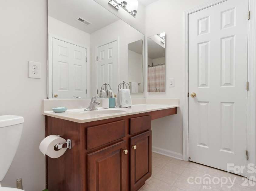 225 Horizon Circle, Rock Hill, SC 29732.  MLS# CAR4366961, YatesRealty ID 13627. Full Bathroom Upstairs
