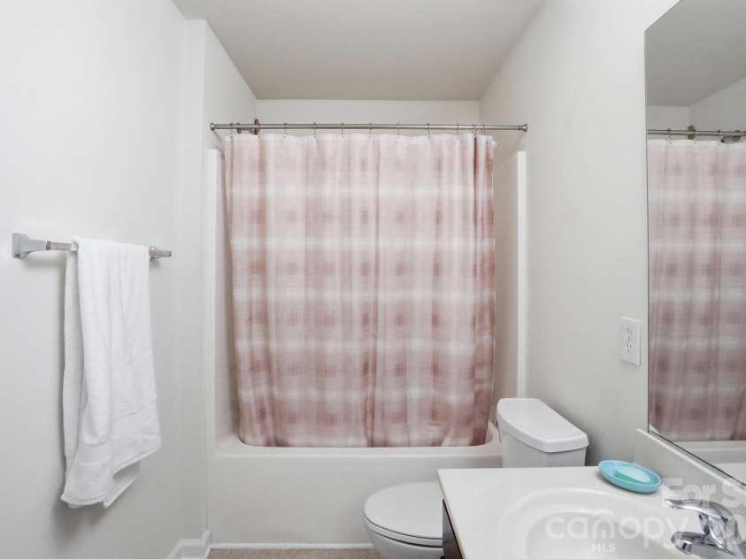 225 Horizon Circle, Rock Hill, SC 29732.  MLS# CAR4366961, YatesRealty ID 13627. Full Bathroom Upstairs