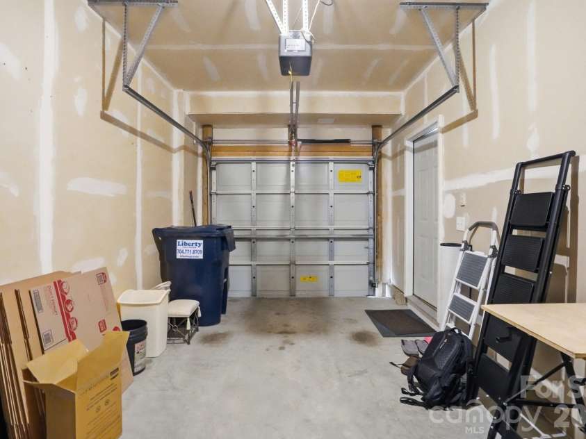 225 Horizon Circle, Rock Hill, SC 29732.  MLS# CAR4366961, YatesRealty ID 13627. Garage