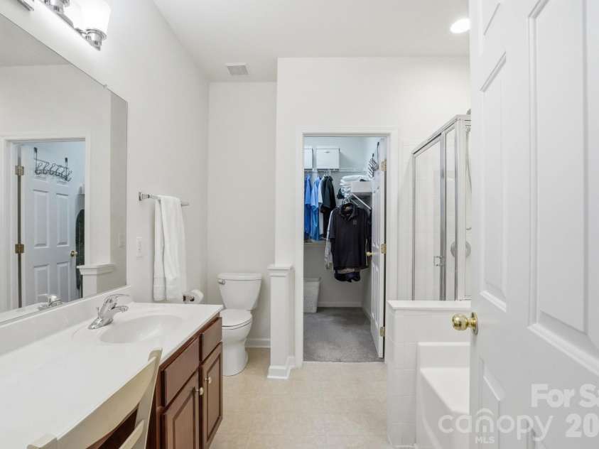 225 Horizon Circle, Rock Hill, SC 29732.  MLS# CAR4366961, YatesRealty ID 13627. Primary Ensuite Bathroom & Walk-in Closet