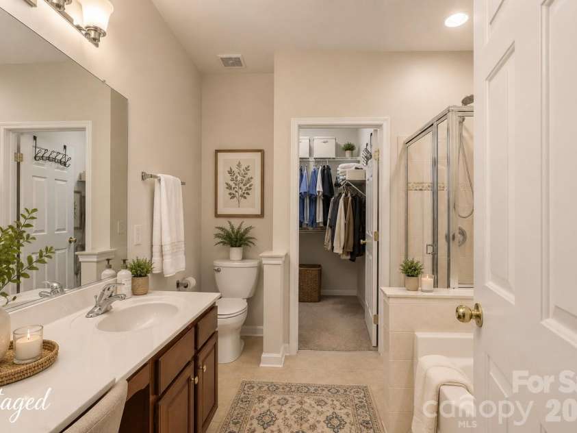 225 Horizon Circle, Rock Hill, SC 29732.  MLS# CAR4366961, YatesRealty ID 13627. Staged Primary Ensuite Bathroom & Walk-in Closet