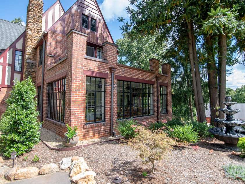 1220 Piedmont Avenue, Kings Mountain, NC 28086.  MLS# CAR4276152, YatesRealty ID 1363. Sunroom Exterior with upper porch