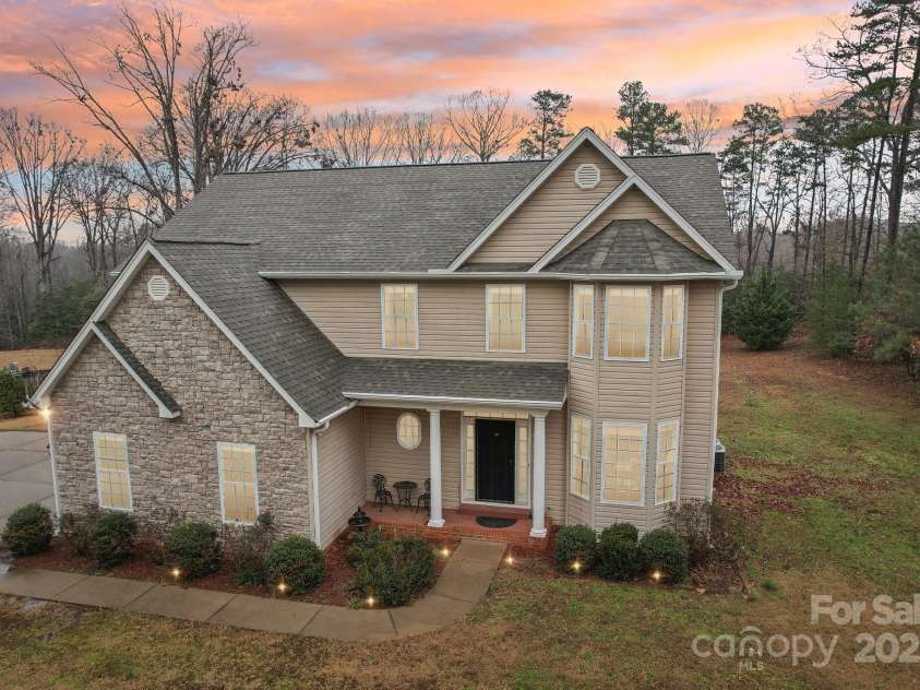 308 Crestview Lane, Spartanburg, SC 29301.  MLS# CAR4199913, YatesRealty ID 1363. 