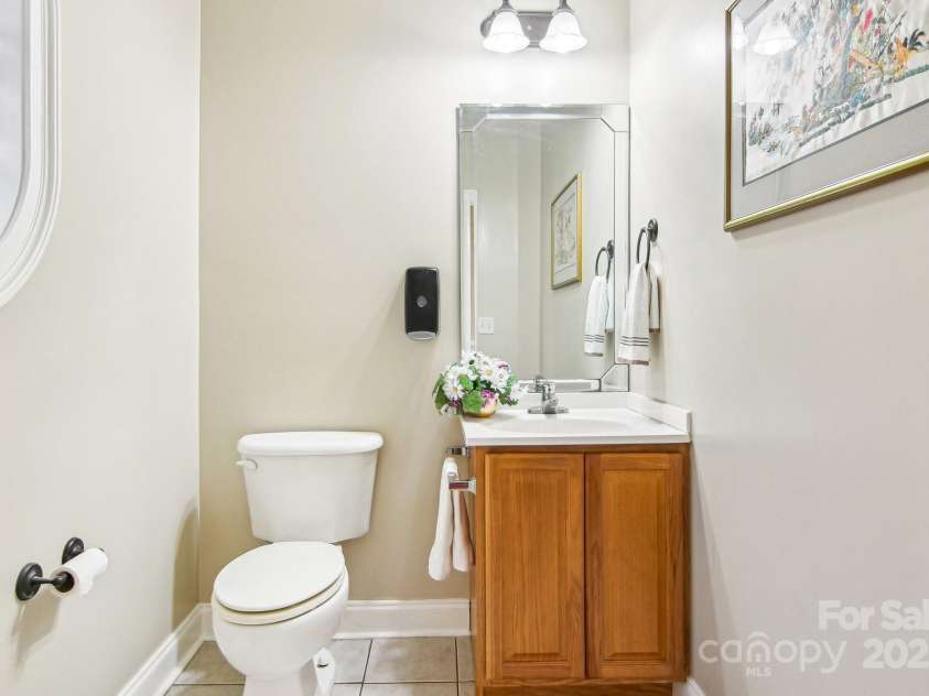 308 Crestview Lane, Spartanburg, SC 29301.  MLS# CAR4199913, YatesRealty ID 1363. Half bathroom