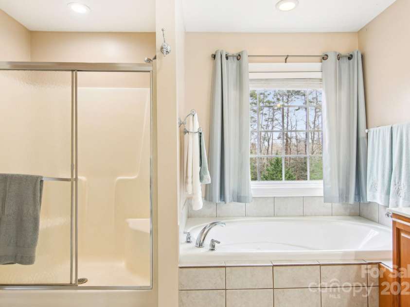 308 Crestview Lane, Spartanburg, SC 29301.  MLS# CAR4199913, YatesRealty ID 1363. Primary bathroom