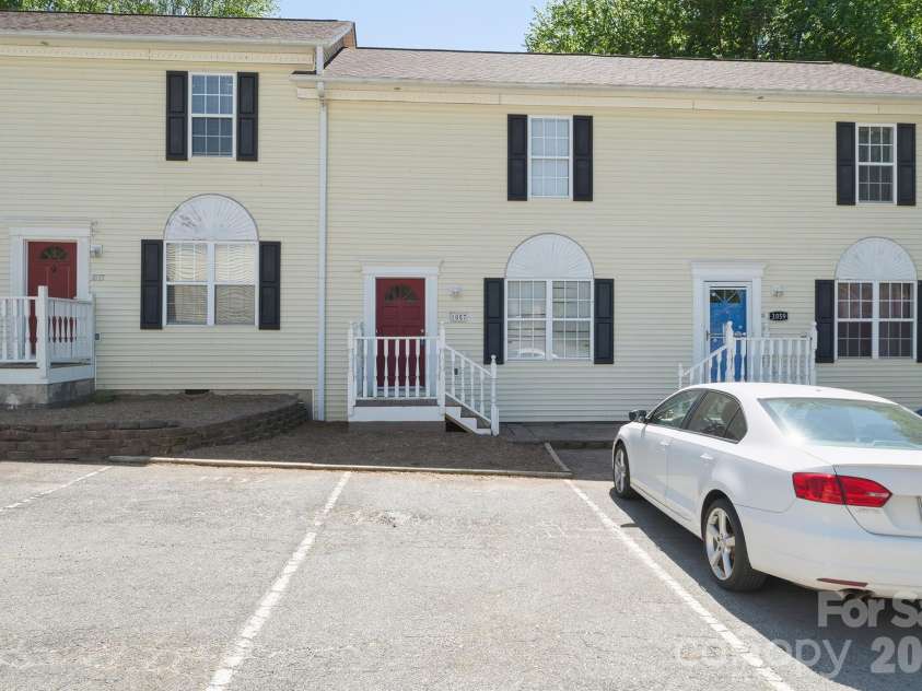 1057 19th Street, Hickory, NC 28601.  MLS# CAR4366109, YatesRealty ID 13630. 