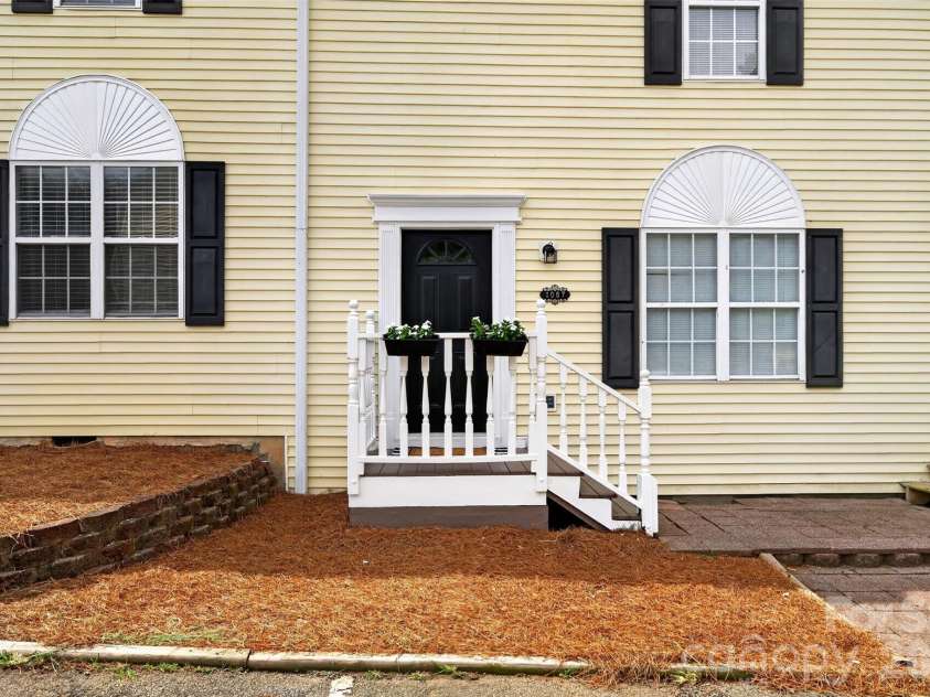1057 19th Street, Hickory, NC 28601.  MLS# CAR4407886, YatesRealty ID 13630. 
