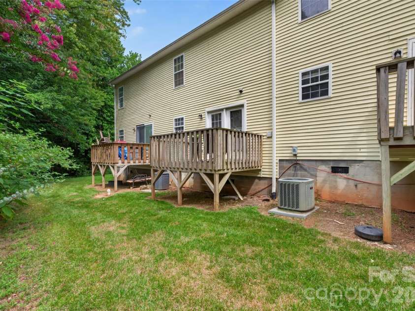 1057 19th Street, Hickory, NC 28601.  MLS# CAR4407886, YatesRealty ID 13630. 