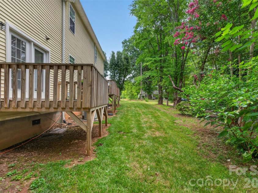 1057 19th Street, Hickory, NC 28601.  MLS# CAR4407886, YatesRealty ID 13630. 