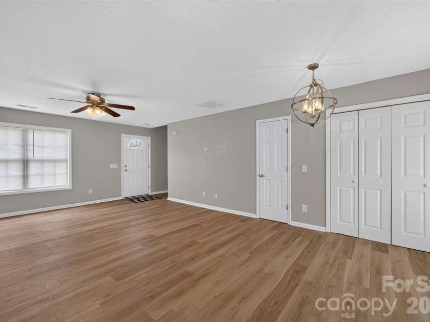 1057 19th Street, Hickory, NC 28601.  MLS# CAR4407886, YatesRealty ID 13630. 