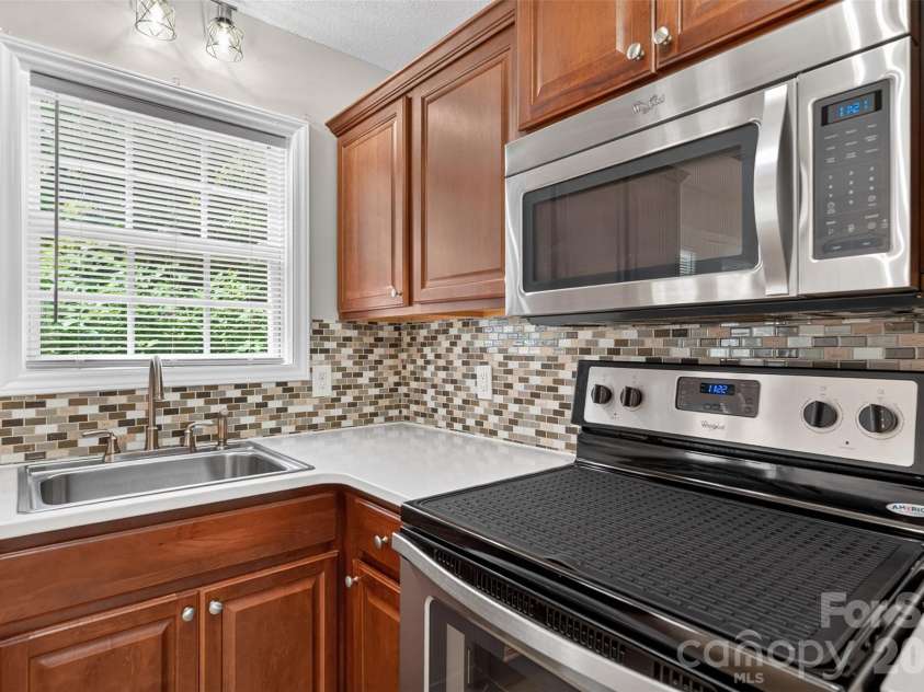 1057 19th Street, Hickory, NC 28601.  MLS# CAR4407886, YatesRealty ID 13630. 