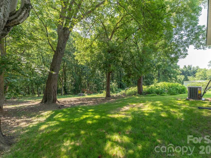 27 Forest Park Road, Marion, NC 28752.  MLS# CAR4362315, YatesRealty ID 13631. 