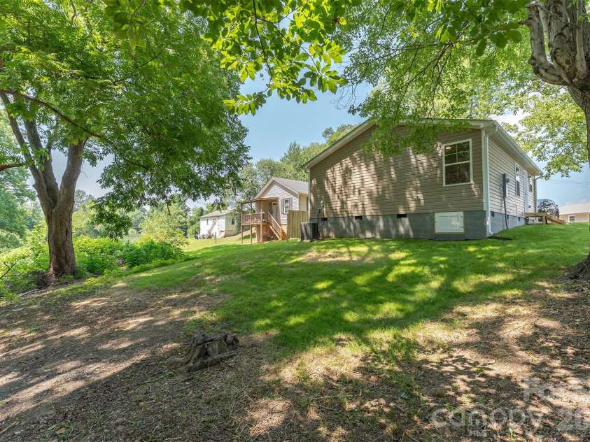27 Forest Park Road, Marion, NC 28752.  MLS# CAR4362315, YatesRealty ID 13631. 
