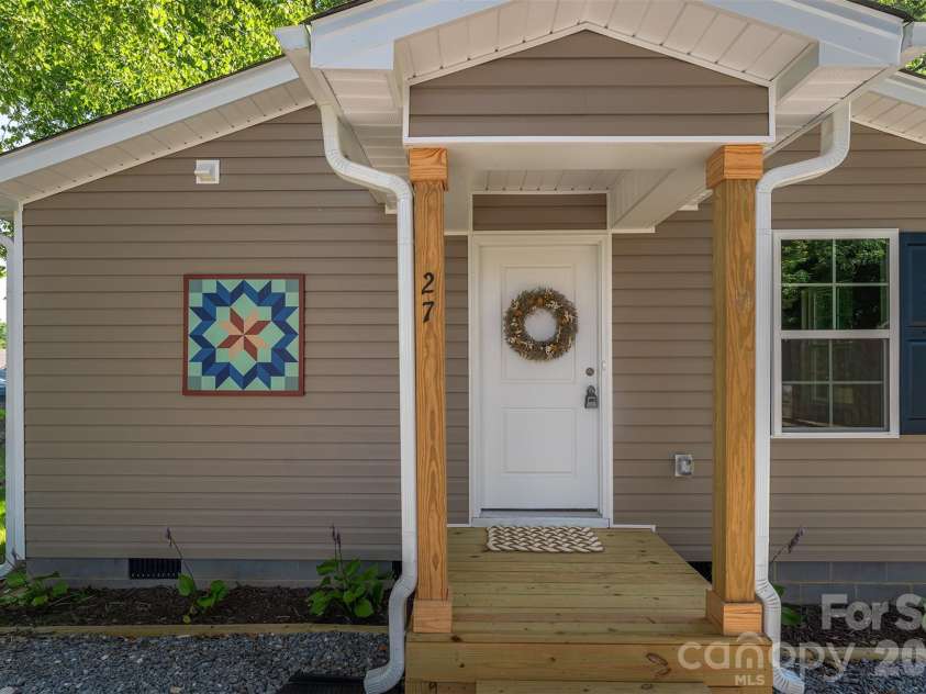 27 Forest Park Road, Marion, NC 28752.  MLS# CAR4362315, YatesRealty ID 13631. 