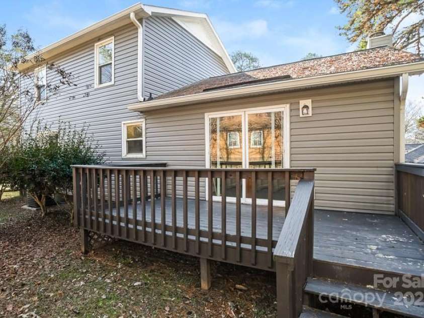 1052 Palmyra Drive, Fort Mill, SC 29708.  MLS# CAR4227886, YatesRealty ID 13632. 