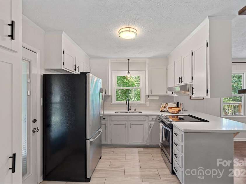 2113 Woodlawn Street, Kannapolis, NC 28083.  MLS# CAR4253582, YatesRealty ID 13633. 