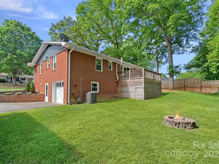 2113 Woodlawn Street, Kannapolis, NC 28083.  MLS# CAR4253582, YatesRealty ID 13633. 