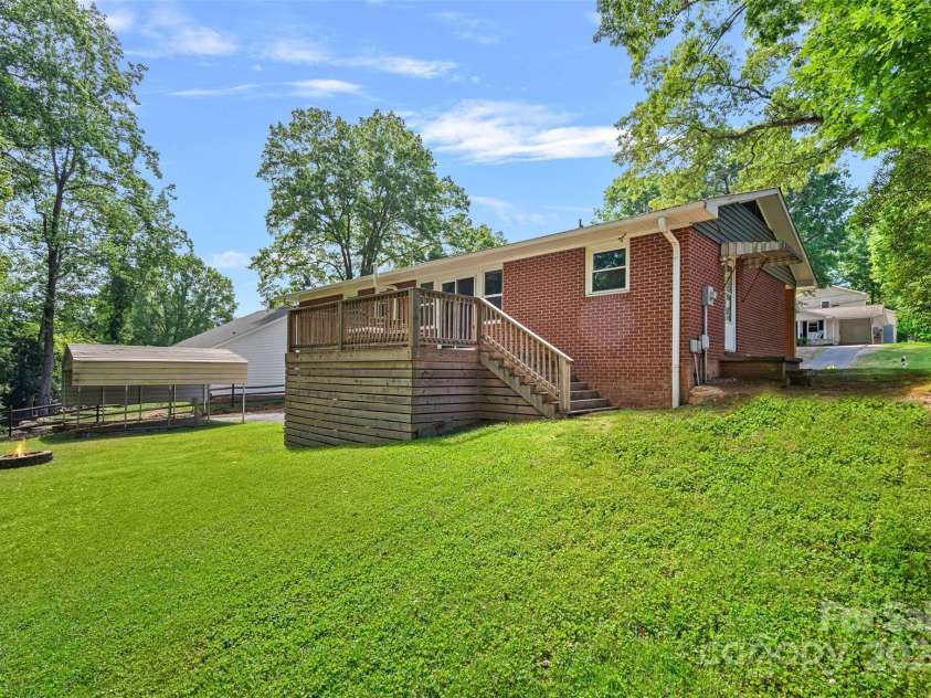 2113 Woodlawn Street, Kannapolis, NC 28083.  MLS# CAR4253582, YatesRealty ID 13633. 
