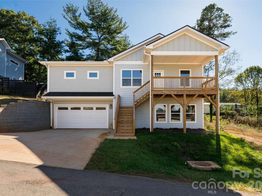 65 Greenwood Fields Drive, Asheville, NC 28804.  MLS# CAR4312948, YatesRealty ID 13633. 