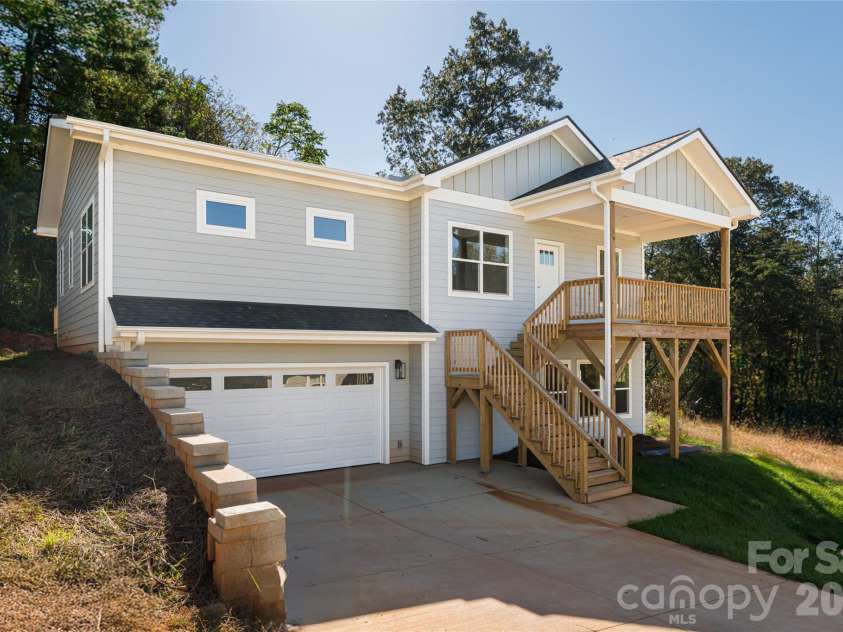 65 Greenwood Fields Drive, Asheville, NC 28804.  MLS# CAR4312948, YatesRealty ID 13633. 
