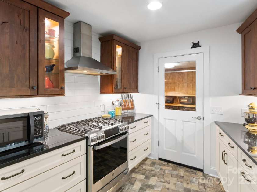 188 Echo Drive, Laurel Park, NC 28739.  MLS# CAR4245613, YatesRealty ID 13635. 