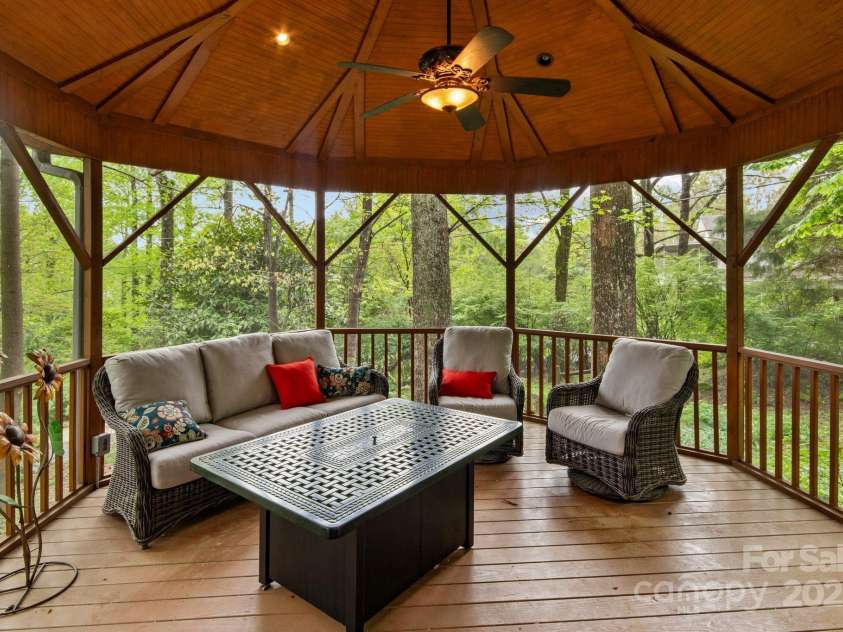 188 Echo Drive, Laurel Park, NC 28739.  MLS# CAR4245613, YatesRealty ID 13635. 