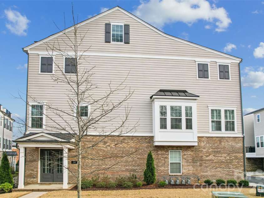 200 Emerson Avenue, Charlotte, NC 28204.  MLS# CAR4352912, YatesRealty ID 13636. 