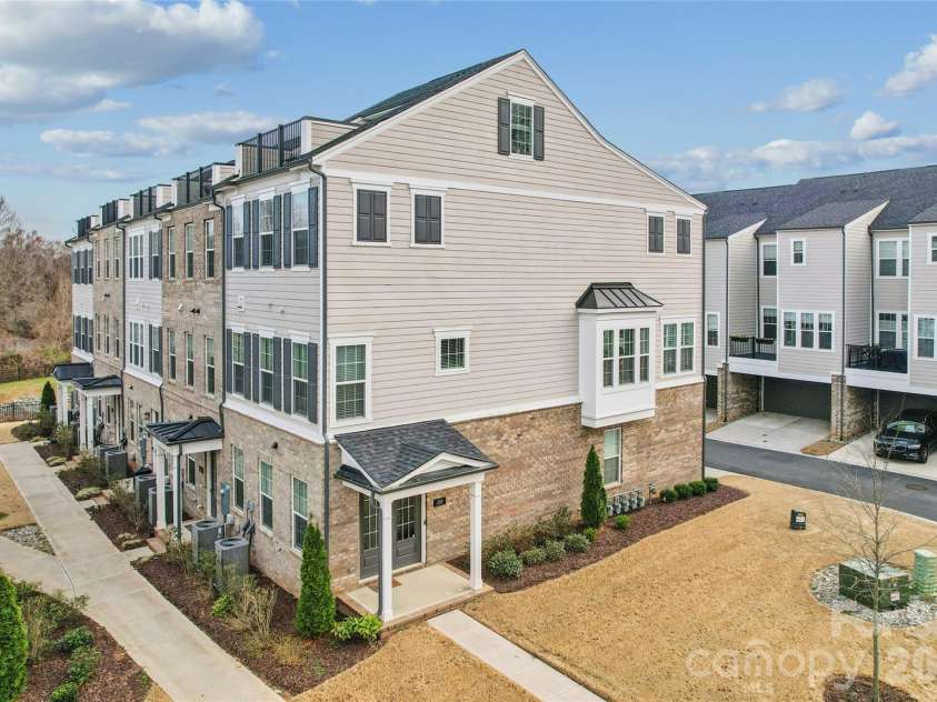 200 Emerson Avenue, Charlotte, NC 28204.  MLS# CAR4352912, YatesRealty ID 13636. 